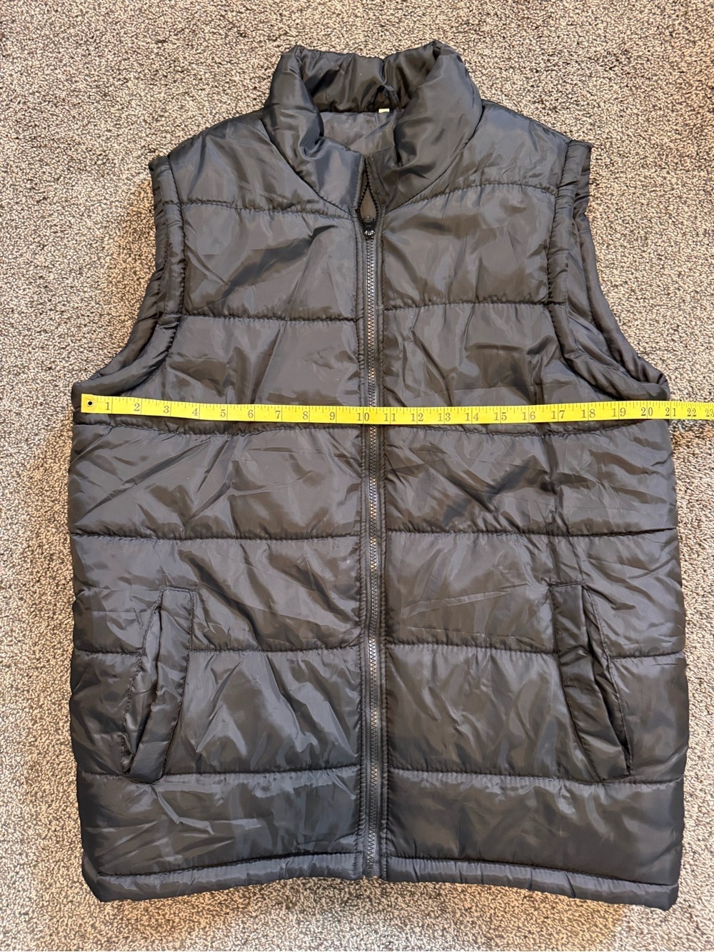 Men’s Lightweight Black Puffer Zip Up Vest Size Large No Brand Listed - Picture 10 of 11